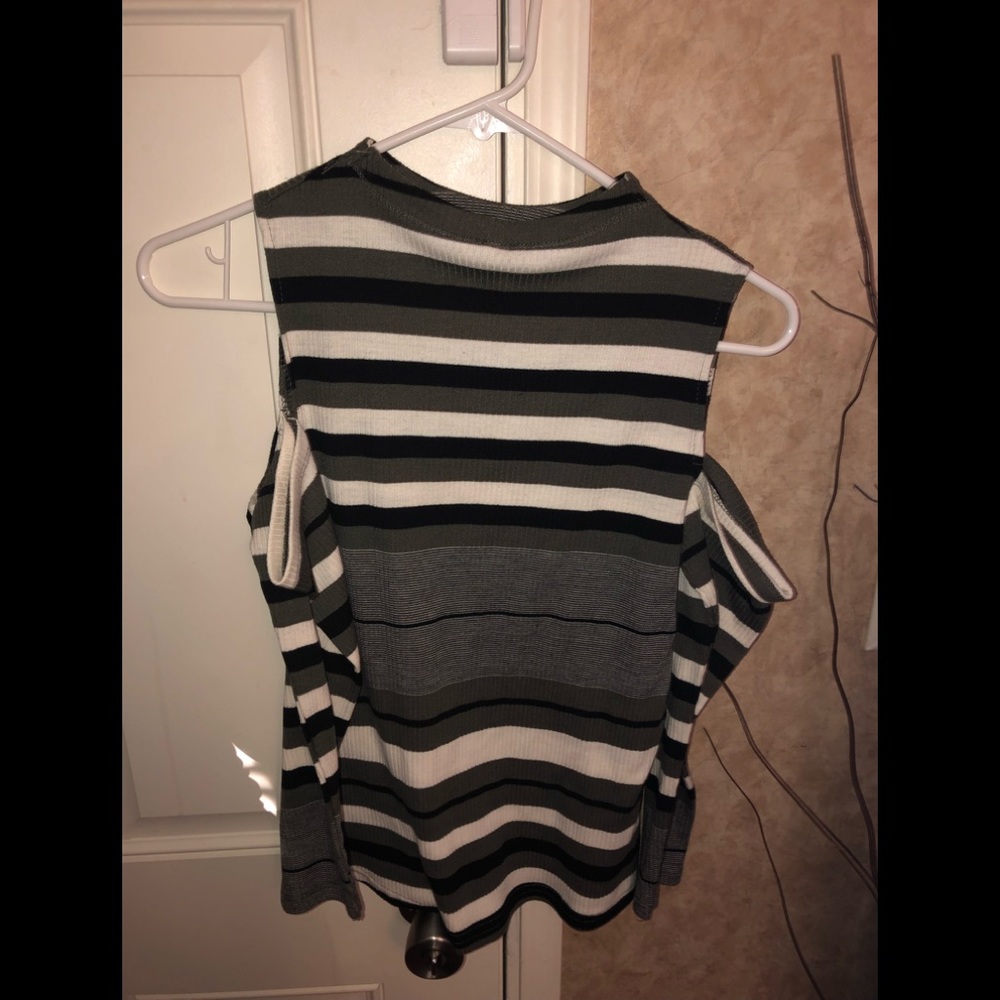 Off shoulder 🤔shirt